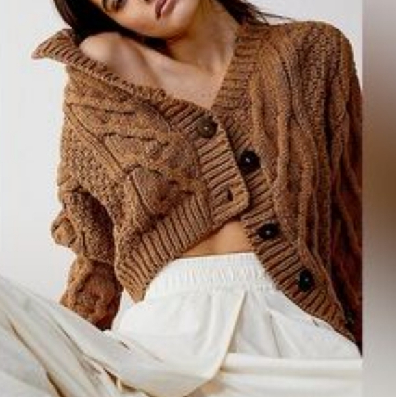HYFVE Sweaters - HYFVE Women's Cozy Brown Cable Knit Cropped Sweater